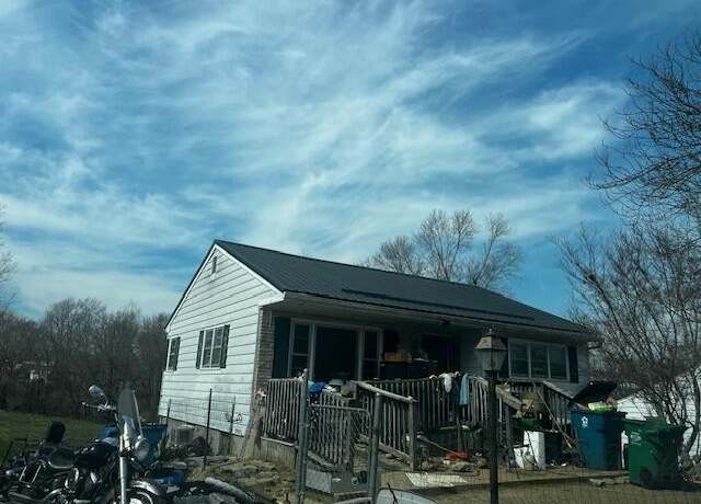 Property at 115 Waveland Ave, Danville, KY 40422, 2 beds, 1 bath