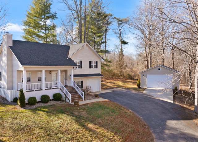 Property at 547 Lakeview Dr, Jamestown, KY 42629, 4 beds, 2 baths