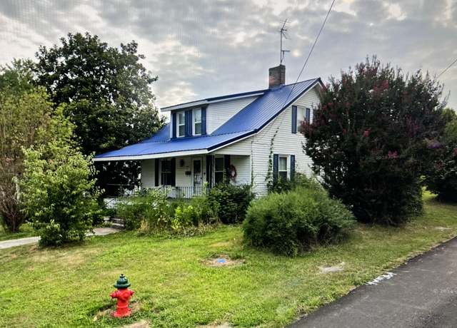 Property at 709 Lancaster St, Stanford, KY 40484, 3 beds, 2 baths