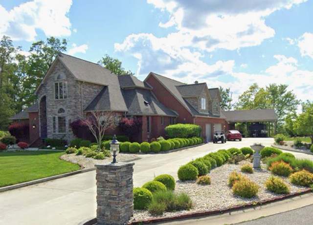 Property at 49 Crestwood Cir, Prestonsburg, KY 41653, 4 beds, 4.5 baths