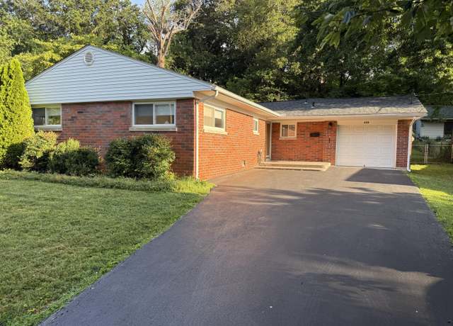 Property at 115 Walnut St, Berea, KY 40403, 3 beds, 1 bath