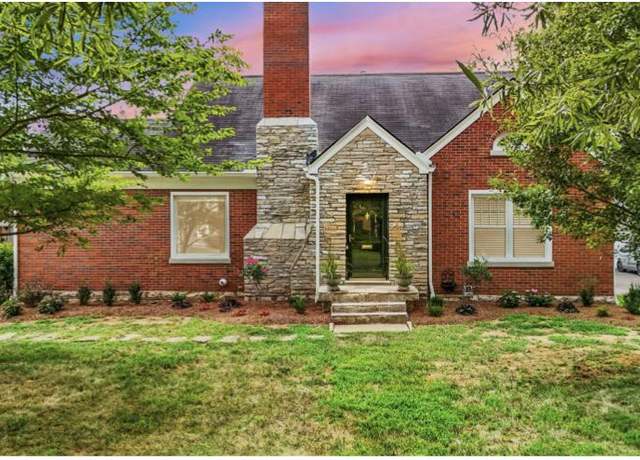 Property at 990 Cooper Dr, Lexington, KY 40502, 3 beds, 2.5 baths