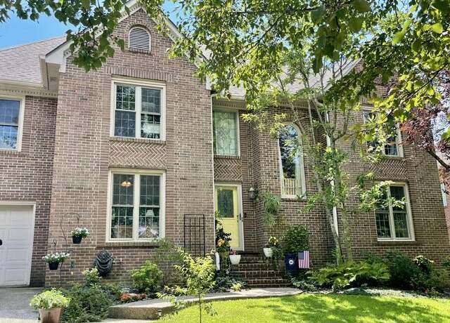 Property at 740 Andover Village Dr, Lexington, KY 40509, 5 beds, 3 baths