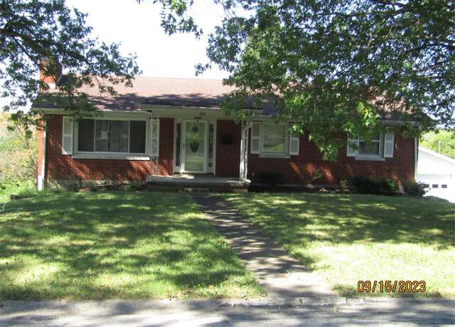 Property at 302 Springhill Dr, Paris, KY 40361, 3 beds, 2 baths