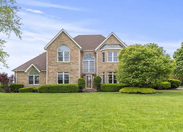 Property at 4002 Lakeview Dr, Maysville, KY 41056, 4 beds, 4 baths