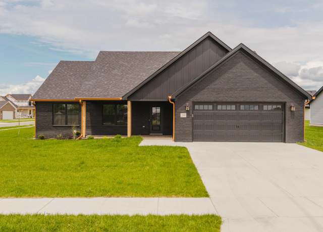 Property at 200 Navajo Dr, Richmond, KY 40475, 3 beds, 2 baths