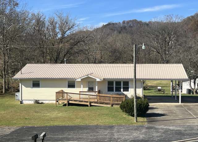 Property at 22 West Clark Dr, Prestonsburg, KY 41653, 3 beds, 1.5 baths