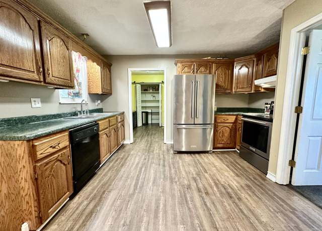 Property at 6 Pope Hollow Rd, Barbourville, KY 40906, 3 beds, 1.5 baths