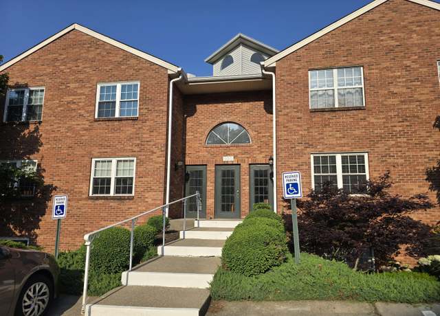 Property at 104 Spindle Top Ln, Fort Thomas, KY 41075, 2 beds, 2 baths