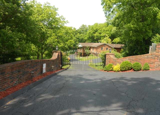 Property at 2962 N Middletown Rd, Paris, KY 40361, 4 beds, 4 baths