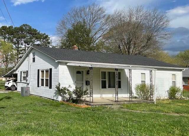 Property at 320 Catron Ave, Barbourville, KY 40906, 3 beds, 1.5 baths