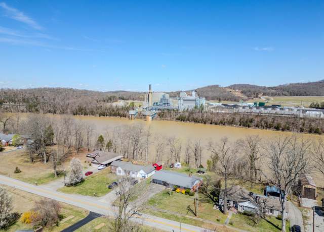 Property at 906 East Lakeshore Dr, Burnside, KY 42519, 3 beds, 2 baths