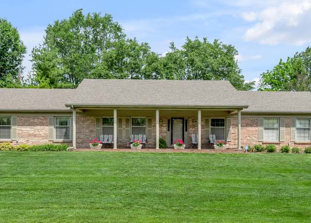 Property at 160 Eastland Dr, Paris, KY 40361, 3 beds, 2 baths