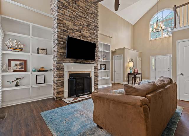 Property at 900 Andover Woods Ln, Lexington, KY 40509, 6 beds, 3.5 baths
