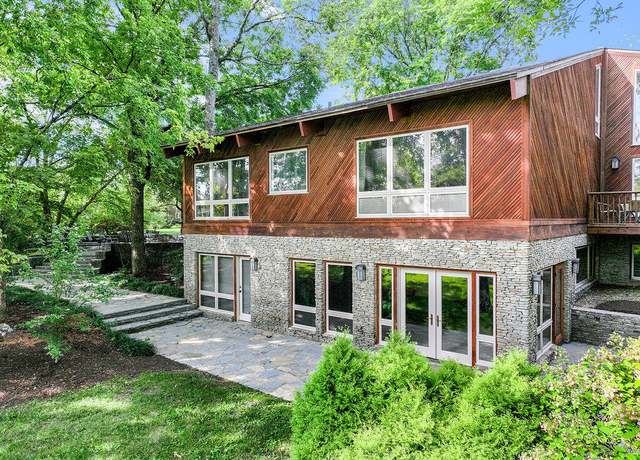 Property at 1404 Meganwood Cir, Lexington, KY 40502, 6 beds, 5.5 baths