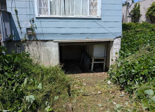 Property at 331 Elm St, Hazard, KY 41701, 2 beds, 1 bath