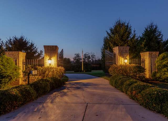 Property at 150 Old Woods Dr, Nicholasville, KY 40356, 4 beds, 4.5 baths