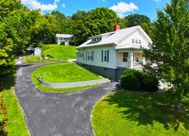 Property at 369 Broadway St, Irvine, KY 40336, 4 beds, 2 baths