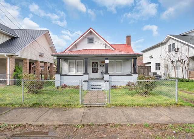 Property at 513 Washington Ave, Paintsville, KY 41240, 3 beds, 1 bath