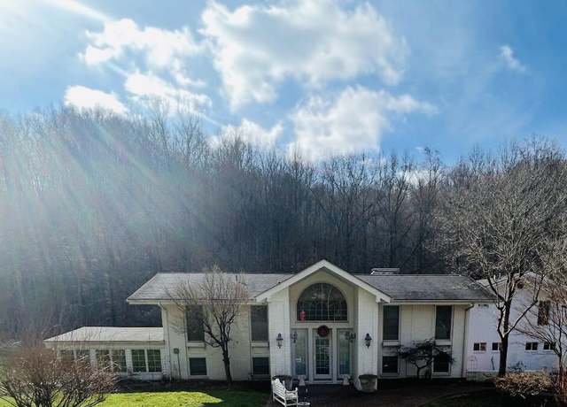 Property at 310 Sunny Brook Ln, Heidrick, KY 40949, 4 beds, 4 baths