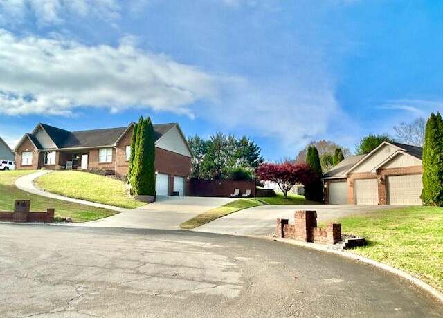 Property at 151 Surrounding Hills Dr, Somerset, KY 42503, 4 beds, 3 baths