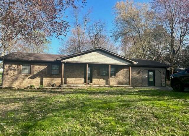 Property at 58 Francis St, Russell Springs, KY 42642, 3 beds, 2 baths