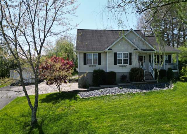 Property at 121 Clay Lucas Dr, London, KY 40741, 3 beds, 2 baths