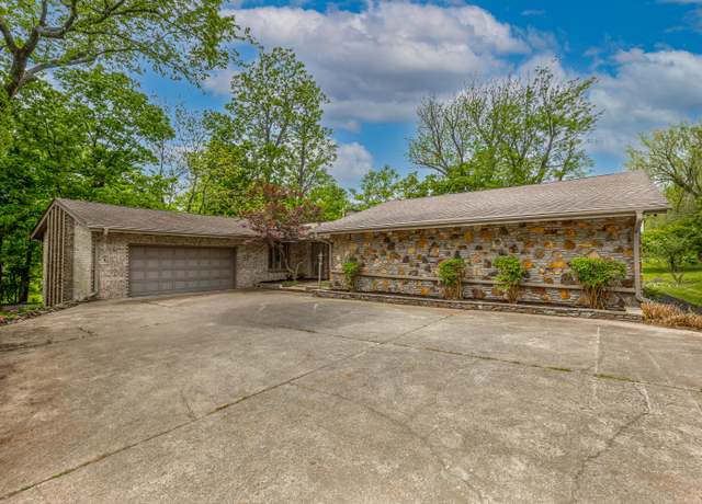 Property at 2 Tanglewood Dr, Lexington, KY 40505, 4 beds, 3 baths