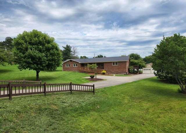 Property at 425 South Dogwood Dr, Berea, KY 40403, 4 beds, 2 baths