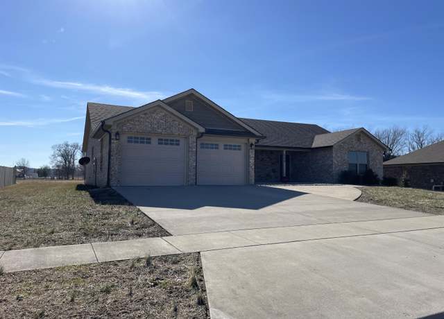Property at 112 Central Park Ave, Berea, KY 40403, 3 beds, 2 baths