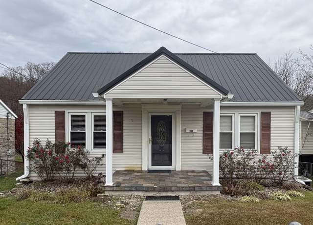 Property at 307 River St, Manchester, KY 40962, 4 beds, 2 baths
