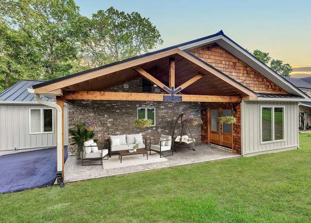 Property at 2995 Waterworks Rd, Danville, KY 40422, 4 beds, 3.5 baths
