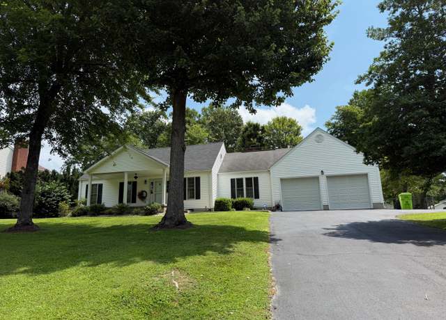 Property at 2010 Cedar Ln, Corbin, KY 40701, 4 beds, 2.5 baths