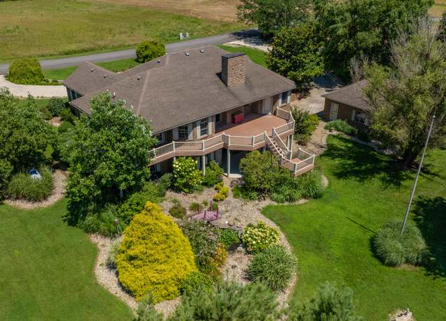Property at 529 Lakewood Dr, Russell Springs, KY 42642, 4 beds, 3.5 baths