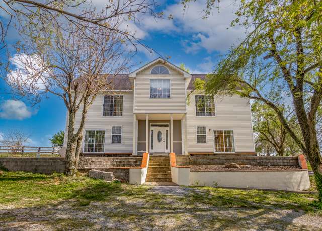 Property at 219 Chinn Ln, Harrodsburg, KY 40330, 3 beds, 3 baths