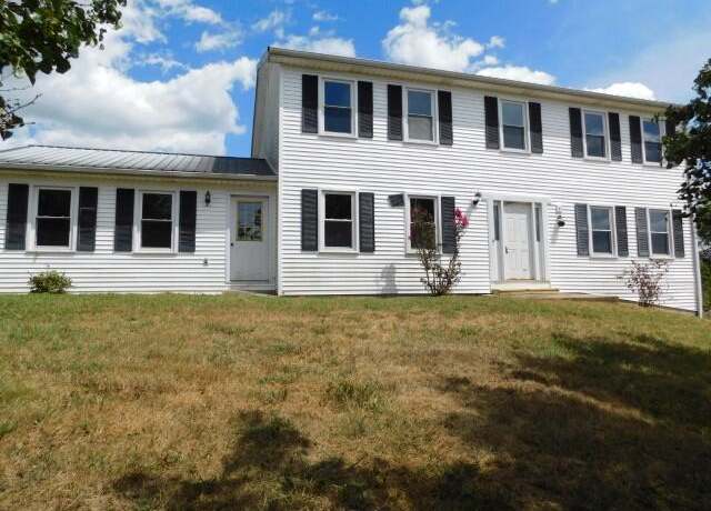 Property at 1577 Willisburg Rd, Lawrenceburg, KY 40342, 5 beds, 3 baths