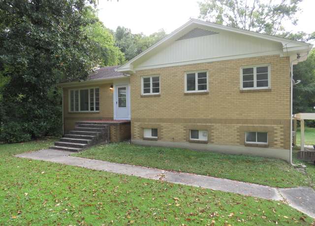 Property at 115 Kelly St, Evarts, KY 40828, 3 beds, 3 baths