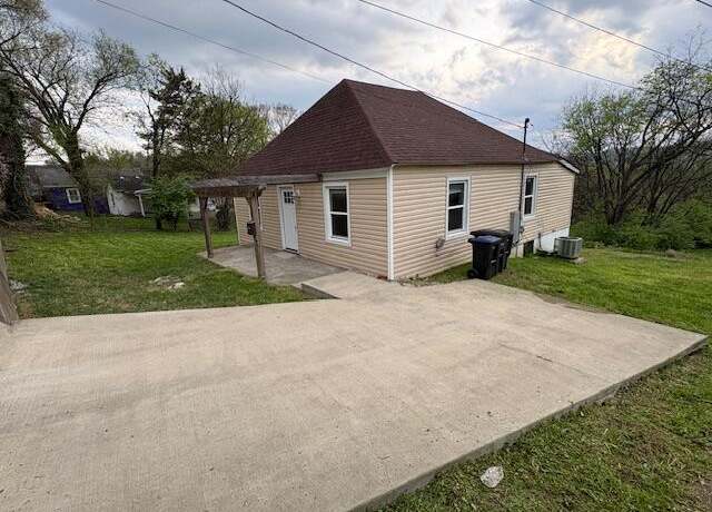 Property at 834 Fifth Ave, Frankfort, KY 40601, 2 beds, 1.5 baths