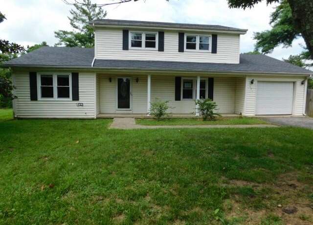 Property at 301 Palomino Dr, Harrodsburg, KY 40330, 4 beds, 2 baths