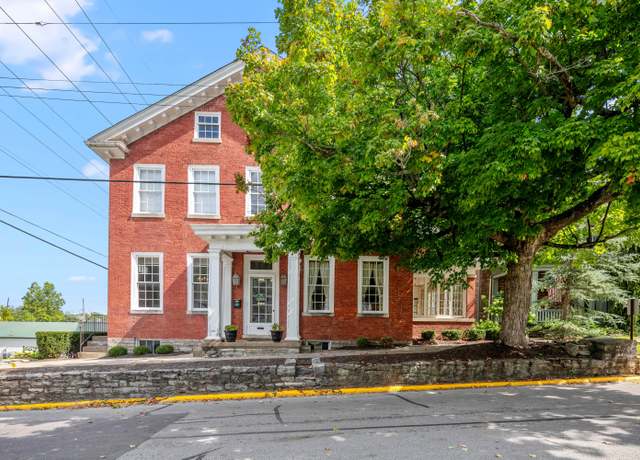 Property at 31 West Hickman St, Winchester, KY 40391, 4 beds, 2.5 baths