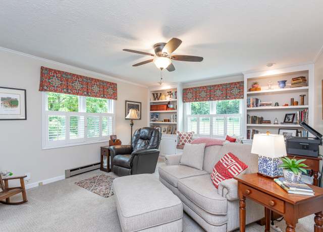Property at 206 Candlewood Dr, Danville, KY 40422, 3 beds, 2 baths