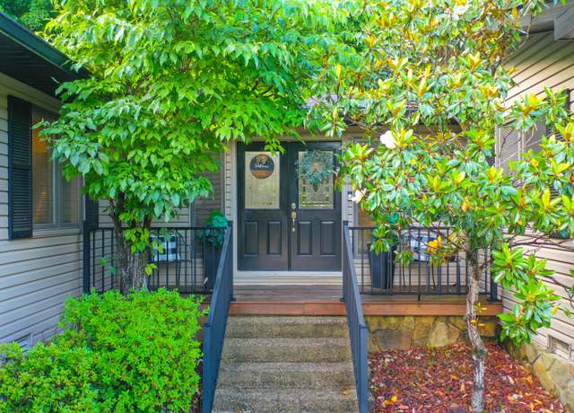 Property at 1211 Forest Circle Dr, Corbin, KY 40701, 3 beds, 3 baths