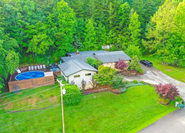 Property at 1211 Forest Circle Dr, Corbin, KY 40701, 3 beds, 3 baths