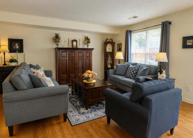 Property at 831 West Maxwell St, Lexington, KY 40508, 2 beds, 2.5 baths