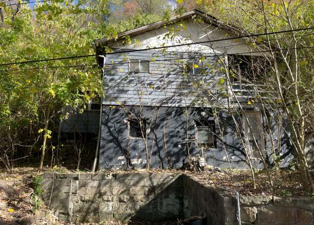 Property at 449 Jordan St, Hazard, KY 41701, 2 beds, 1 bath