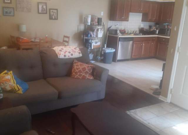 Property at 414 Darby Creek Rd Unit B, Lexington, KY 40509, 2 beds, 1.5 baths