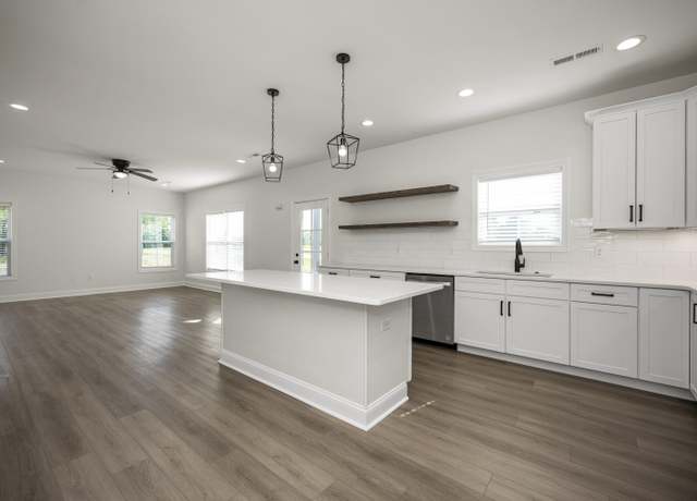 Property at 20 Harris Trl, Russell Springs, KY 42642, 5 beds, 3.5 baths