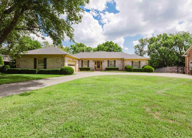 Property at 924 Chinoe Rd, Lexington, KY 40502, 5 beds, 3 baths