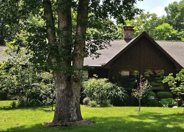 Property at 1220 Fox Wood Rd, Frankfort, KY 40601, 4 beds, 2 baths