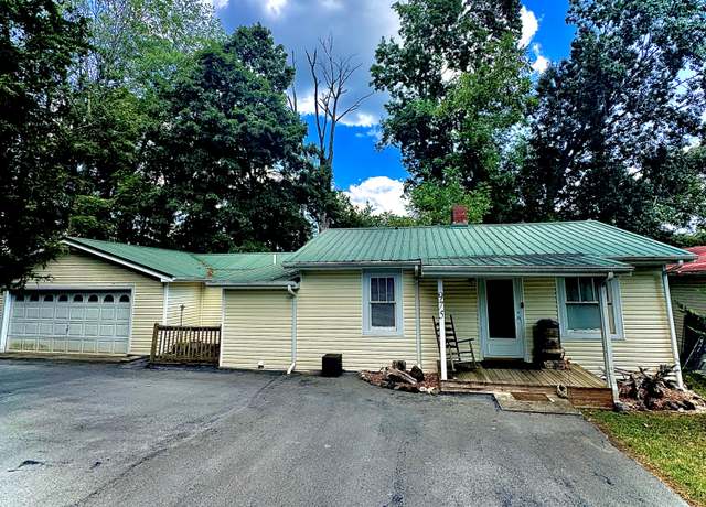 Property at 975 Boat Dock Rd, Somerset, KY 42501, 3 beds, 2 baths